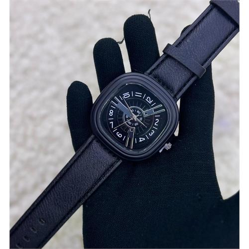 Spiral Anlog Watch Black