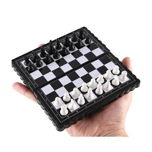 Mini magnetic chess board game AG609423