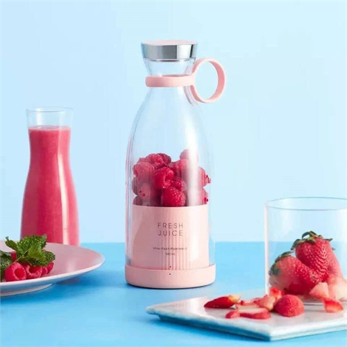 Electric Portable Mini Juicer Bottle Wireless Personal Size Juicer Blender for Smoothies and Shakes with 4 Blades USB Rechargeable Juicer Cups For Home, Travel, Gym and Office