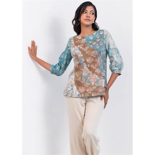 Round neck detailed three batik color top