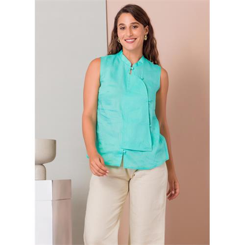 Sleeveless button detailed blouse