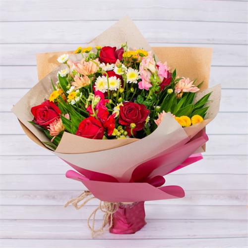 Warm Sunset Flower Bouquet With 5 Sandriyana Gold And 6 Red Roses