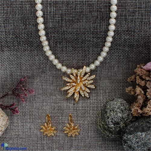 STONE N STRING CRYSTAL SHELL PEARL NECKLACE SET - E04335