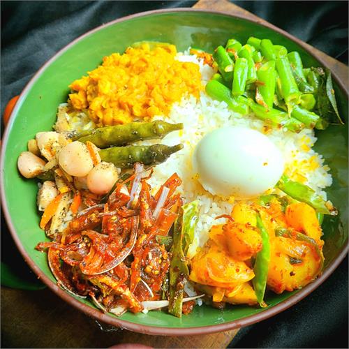 Raja Bojun Rice And Curry Egg