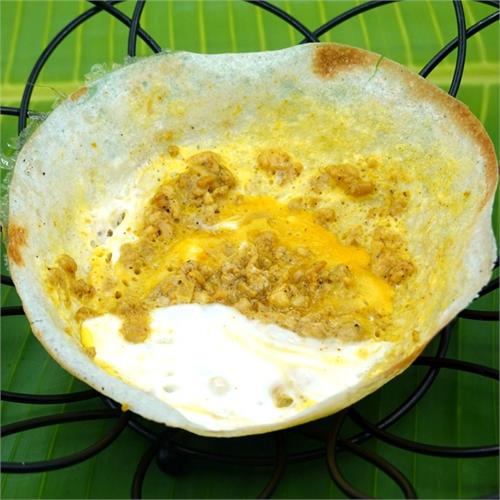 Chicken Keema Egg Hopper