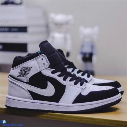 NIKE B & W(high Top Shoes)