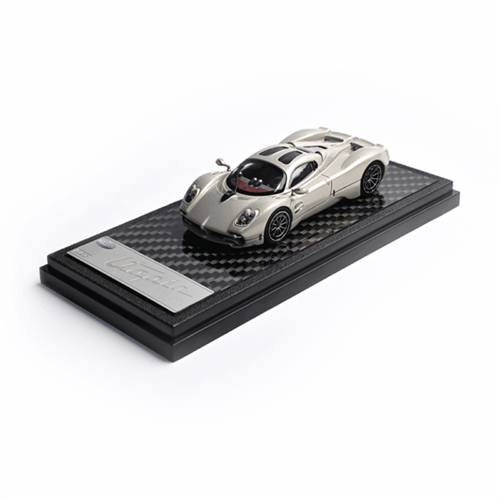LCD 1/64 Pagani Utopia (Gold)
