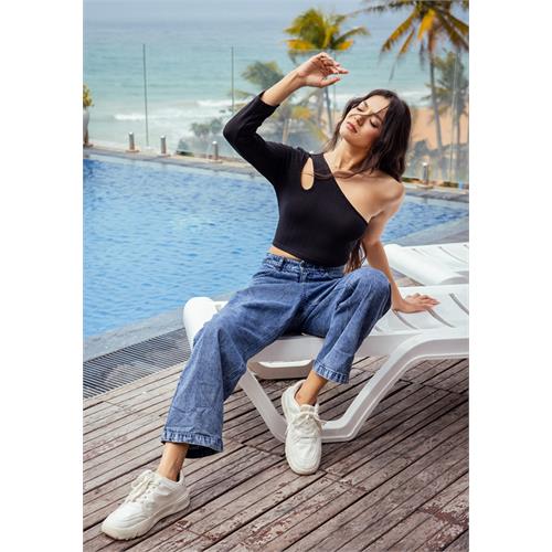 AMARI BLACK ONE SLEEVE TOP