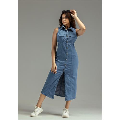 SLEEVELESS LIGHT BLUE DENIM DRESS