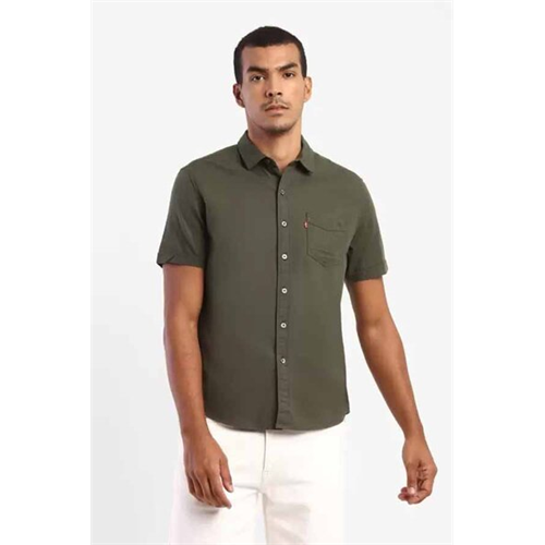 Levi's Men Slim Fit Solid Spread Collar Casual Shirt