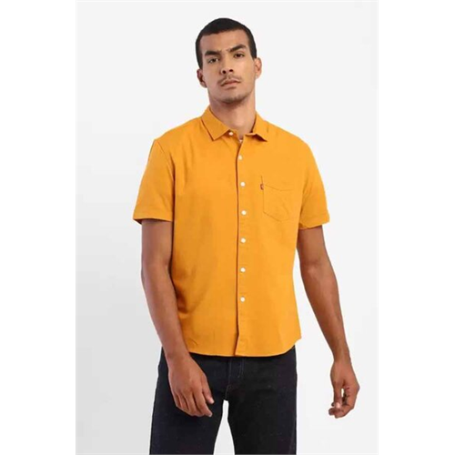 Levi's Men Slim Fit Solid Spread Collar Casual Shirt