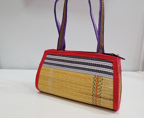 Reed hand bags small