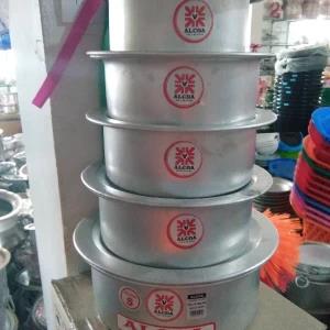 Saucepan set with lids