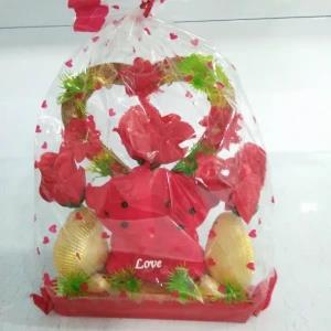 Red teddy bear couple eith hart