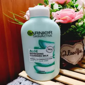 Garniers Natural Aloe Extract Cleansing Milk 200ml