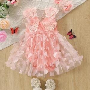 High quality baby girls clothing comfortable material.