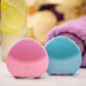 Forever Lina Dual-sided Mini Smart Silicone Facial Cleanser