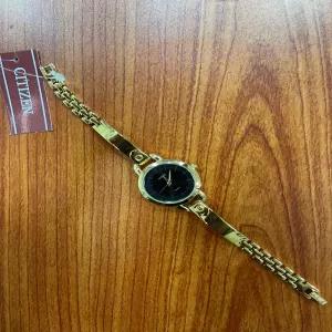 Women Casual Watch Gold