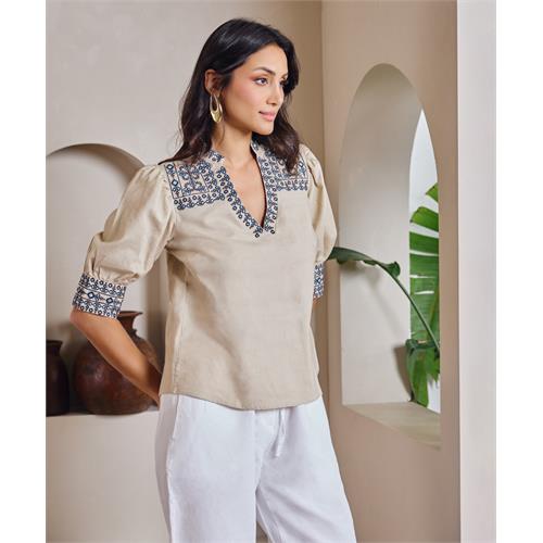 Embroiderd Linen Top With Details