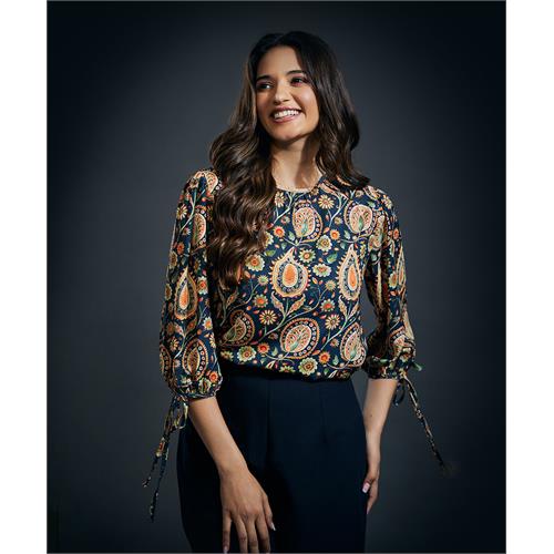 Printed Sleeve Detailed Top