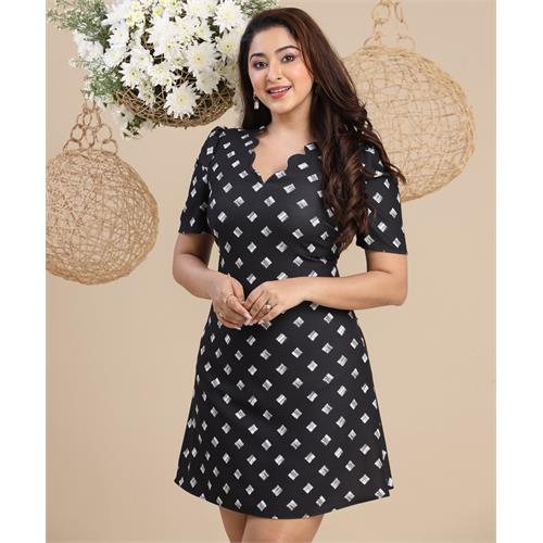 Puffed Sleeve Scalloped Shift Black Dress