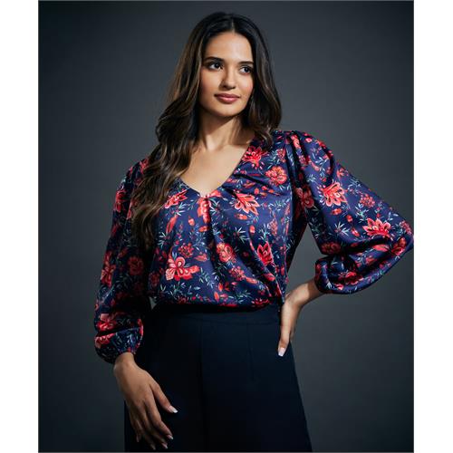 Scoop neck pleated long sleeve blue top