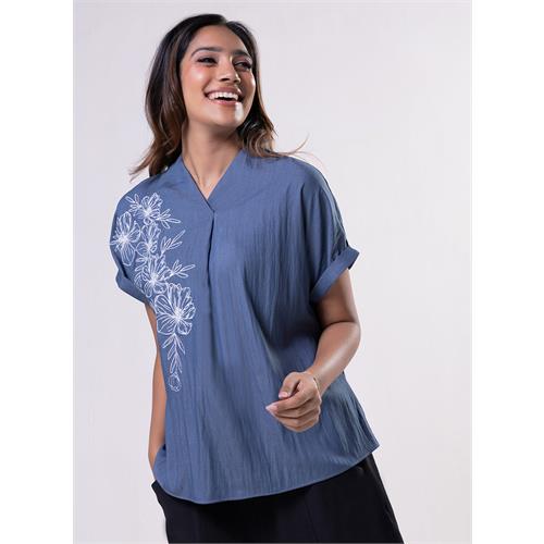 Line Aligned Floral Embroidered Top